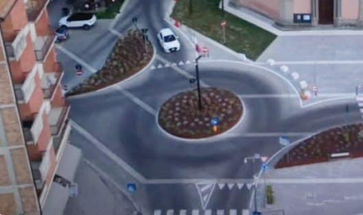 Particolare rotonda Piazza Mazzini a Umbertide segnaletica - Umbertide Eventi